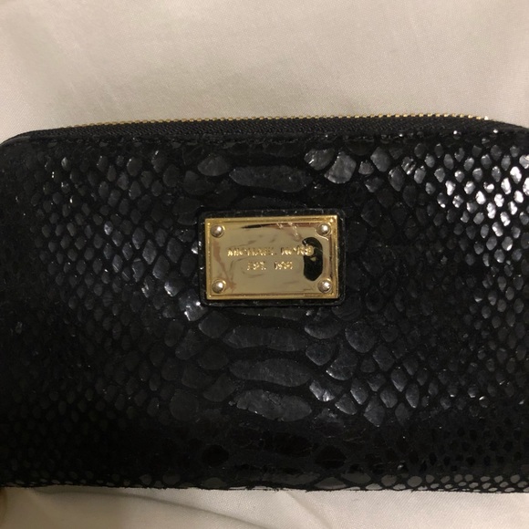 Michael Kors Black Snakeskin W/GH Wristlet - Picture 5 of 8